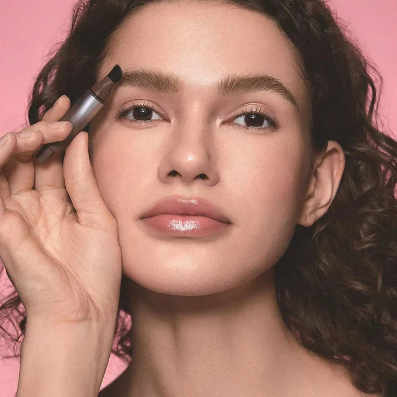 One-Swipe Eyebrow Defining Brush